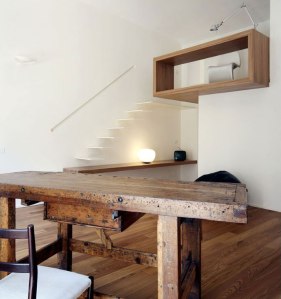 home-decor-ideas-wood-white-wall-design-tolomeo-artemide-photograph-01